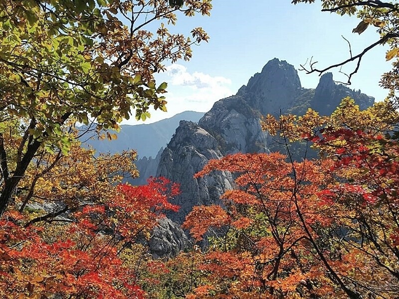 首爾賞紅葉另一熱點，包括著名的雪嶽山