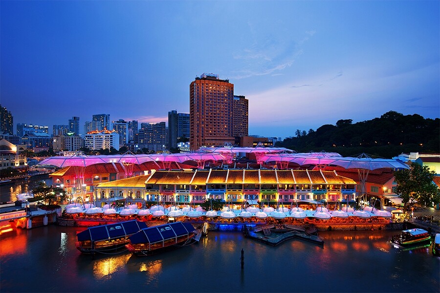 克拉碼頭（Clarke Quay ）克拉碼頭位於新加坡河畔，曾經是用於卸貨的小碼頭，現今