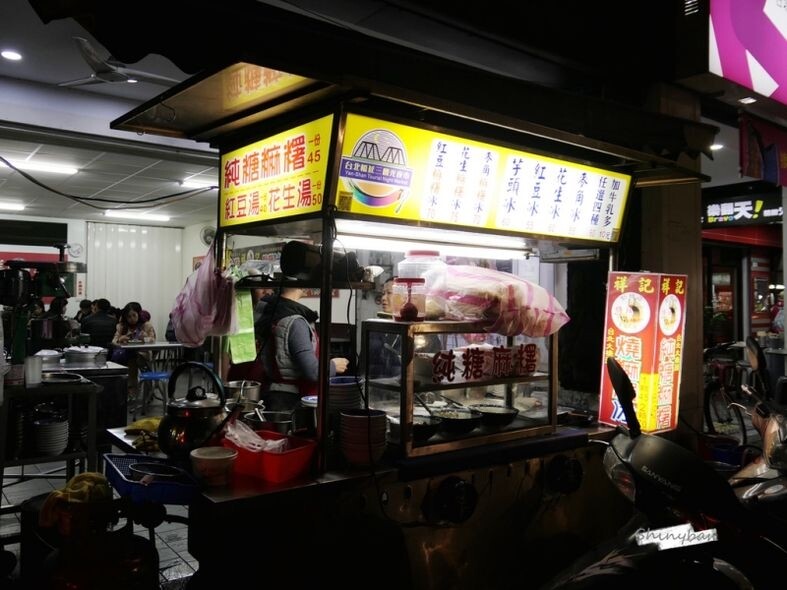延三夜市歷史悠久，位於台北橋旁，很多經營了三、四十年以上的傳統美食