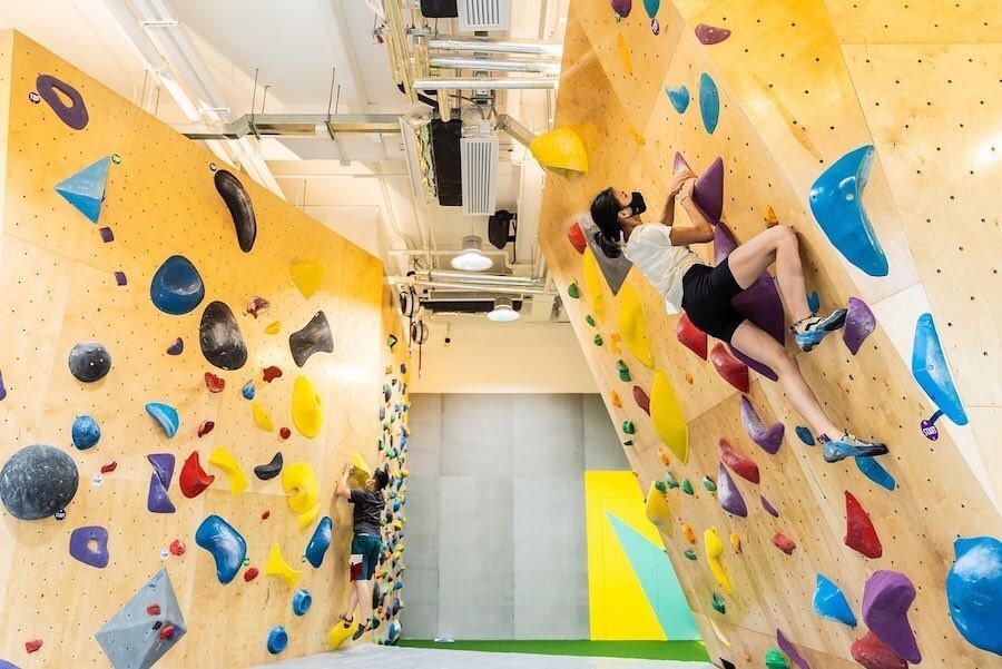作為新界西第一個室內攀石場，Just Climb屯門分店擁有全港首幅活化工廈的