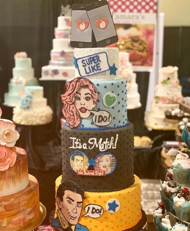 甚至連「結婚蛋糕」也做成Tinder 上配對成功的樣式，真的是有夠可愛！Instagram@bby__cakesss