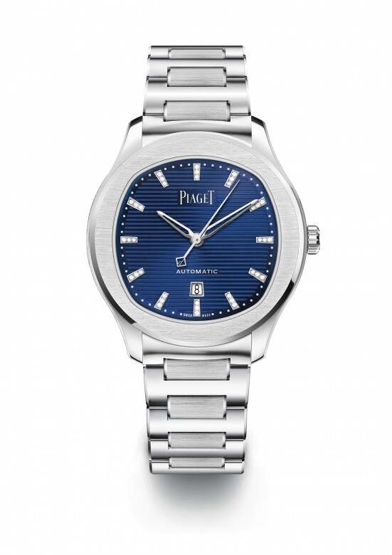 Piaget Polo Date 36mm鑽石鋼製腕錶中性大方的精鋼錶殼，結合藍色雕紋錶盤更顯