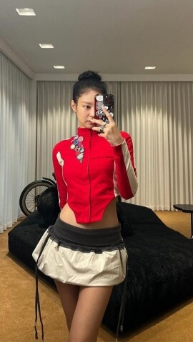泡泡裙風靡今夏，少女穿搭再掀熱潮！Blackpink、Kylie Jenner等時尚偶像親身示範Bubble Skirt造型！