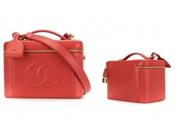 Chanel 紅色小羊皮化妝箱手袋（ 28 × 28 × 16 cm ）（$26,697)