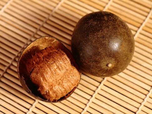 羅漢果功效與禁忌！羅漢果水煲多久清熱潤肺止咳！熱量低適合糖尿病人士！