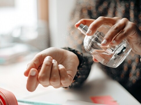 淡香水推薦2025！14款持久淡香水推薦！淡香水濃香水怎麼分溫柔花果香調木質調！