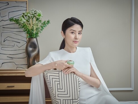 以日本美藝塑造無暇奢華美！與陳慧琳以全新SHISEIDO FUTURE SOLUTION LX傳奇再生珍萃極光眼霜，締造再生明眸