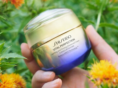 日本山形縣最上紅花力量！感受SHISEIDO全新VITAL PERFECTION賦活塑顏提拉修護滋潤面霜的修護功效
