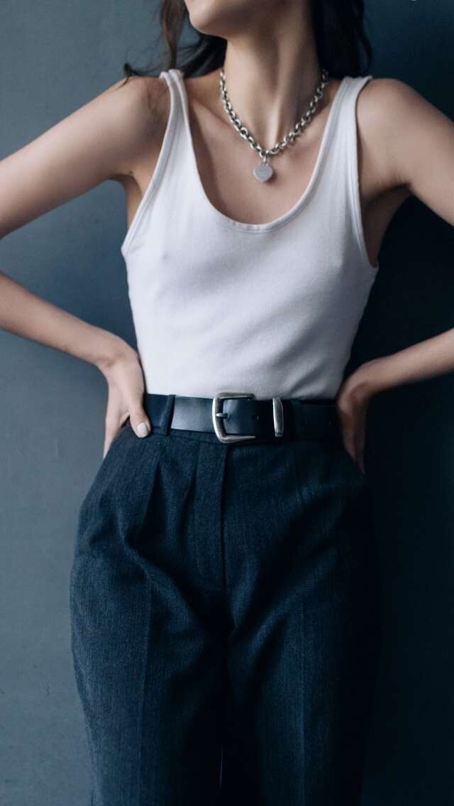 平胸穿搭如何穿出時尚？聽聽10個男生眼中平胸女友性感穿搭