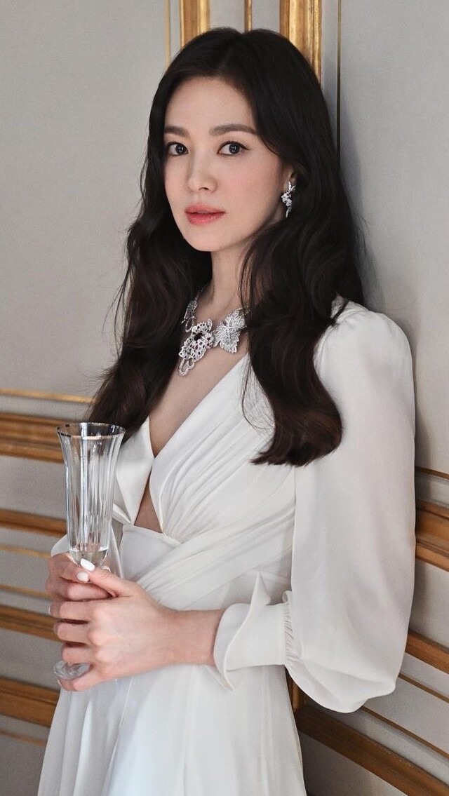 宋慧喬近照優雅氣質美出新高度！凍齡女神完美駕馭知性氣質穿衣風格