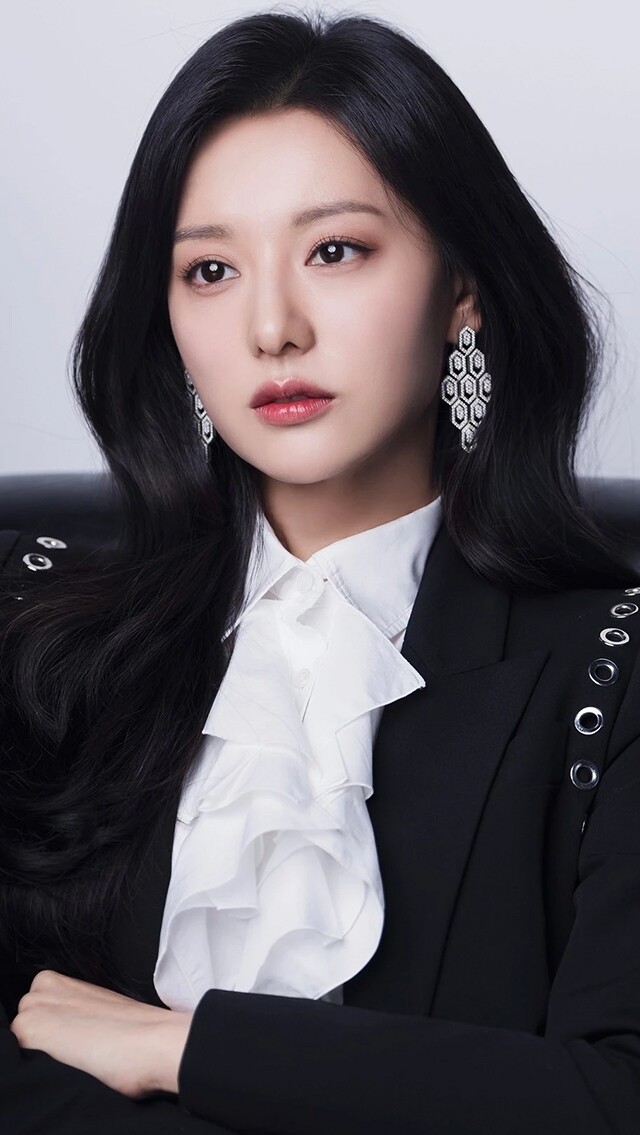 《淚之女王》金智媛高冷千金妝容重點！必入手金智媛同款唇膏色號及隨身美妝品公開！