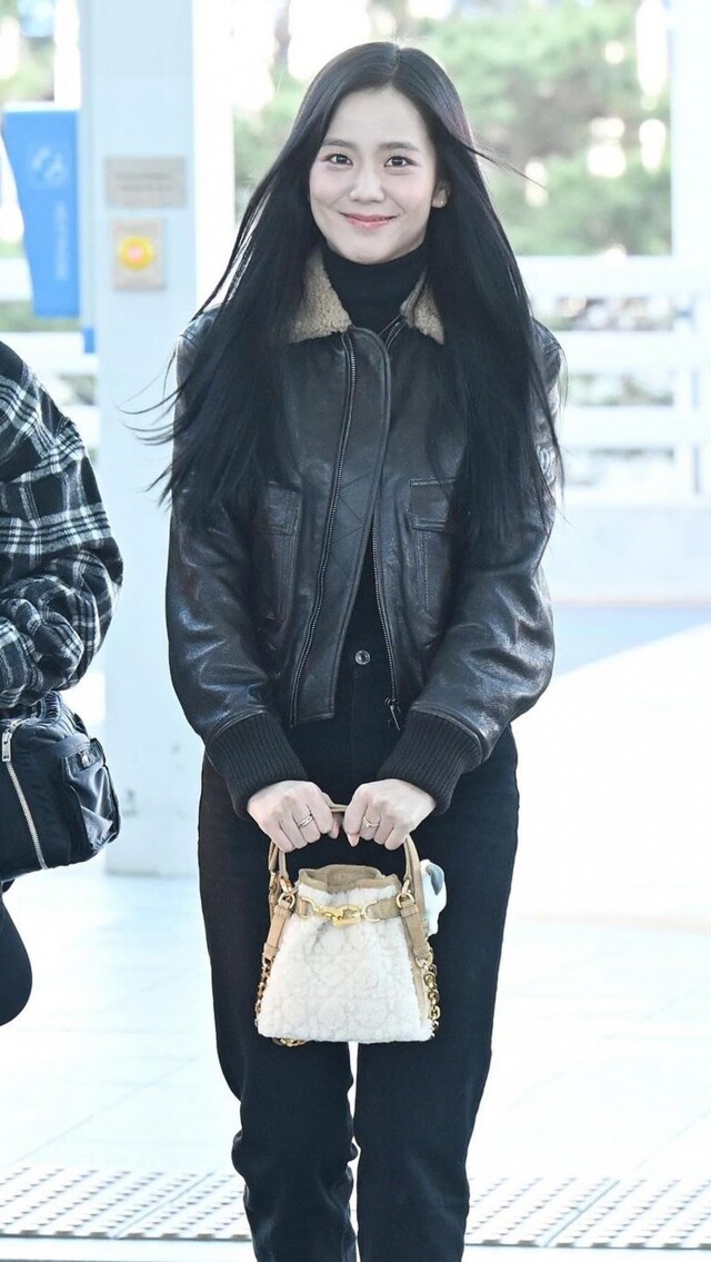 Blackpink Jisoo 示範Dior皮褸造型帥氣十足！一改溫柔女友風聖誕節就這樣穿