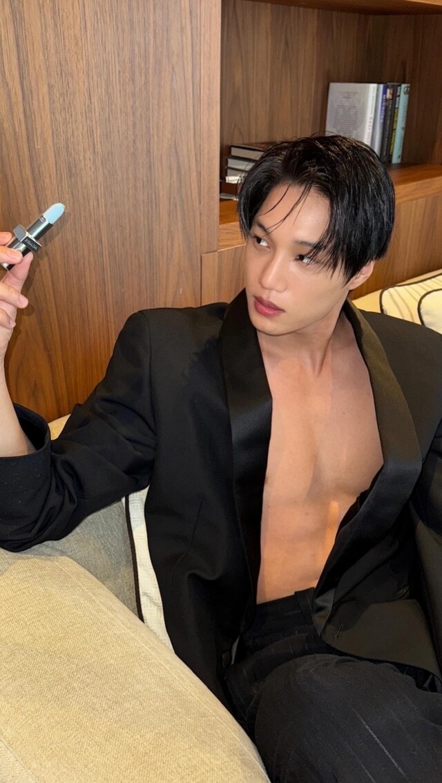 EXO KAI 的私服穿搭大揭秘：讓你瞬間變身時尚達人！