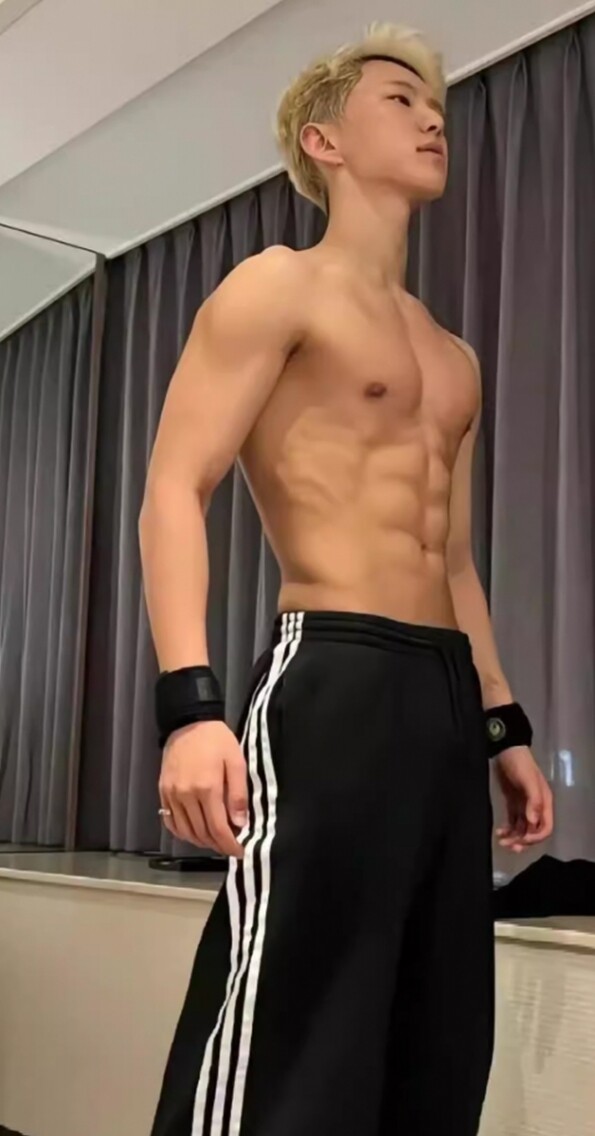 SEVENTEEN香港演唱會將至！被稱最強健身肌肉男團：珉奎S.Coups騷炸裂級肌肉太平洋寬肩