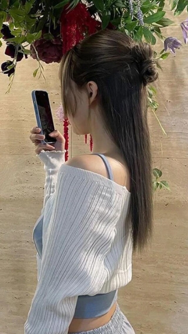 中長髮瘦面髮型2025！及肩中長髮圓臉髮型推介即學16款韓系低髮髻／半馬尾教學