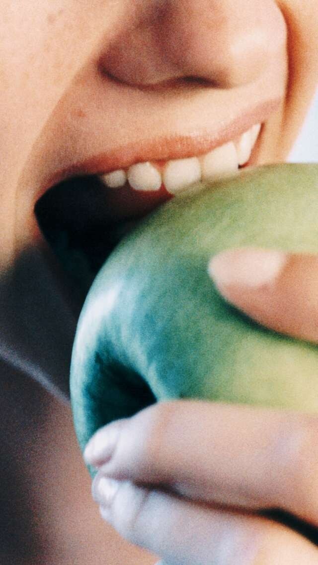 牙黃原因是什麼？牙齒黃刷得掉嗎？牙齒什麼顏色最健康？