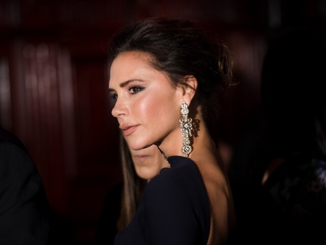 碧咸嫂全身不超過3種顏色！即學Victoria Beckham「3色規則」穿搭術