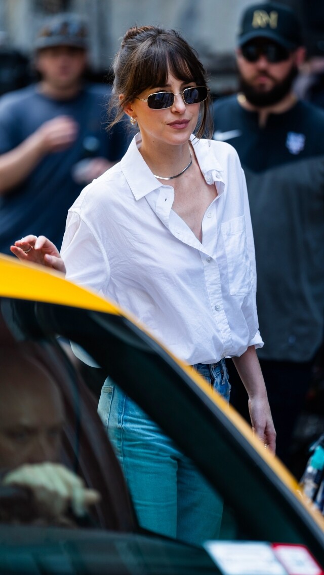 《Materialists》Dakota Johnson戲中服裝超美！30+歲職場女性穿搭範本：從上班服、休閒裝到晚裝都值得參考