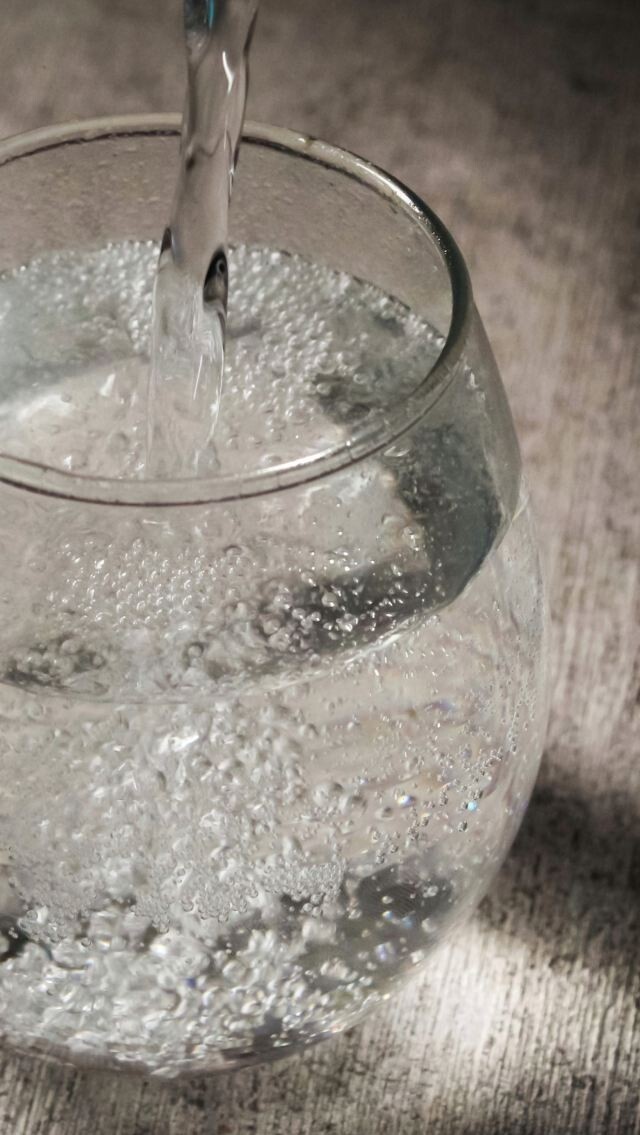 喝氣泡水有什麼功效？氣泡水有助燃燒脂肪？有氣礦泉水功效及注意事項