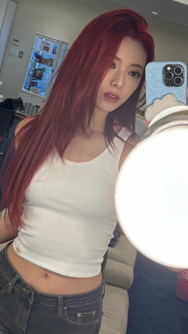 夏天穿搭必備白背心！Kylie Jenner、 Jennie、Lisa 底衫都能穿出高級時尚感！