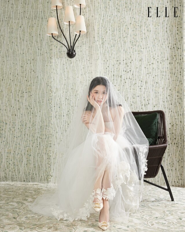【ELLE Bride封面專訪】白紗初綻：沈月的幸福絮語