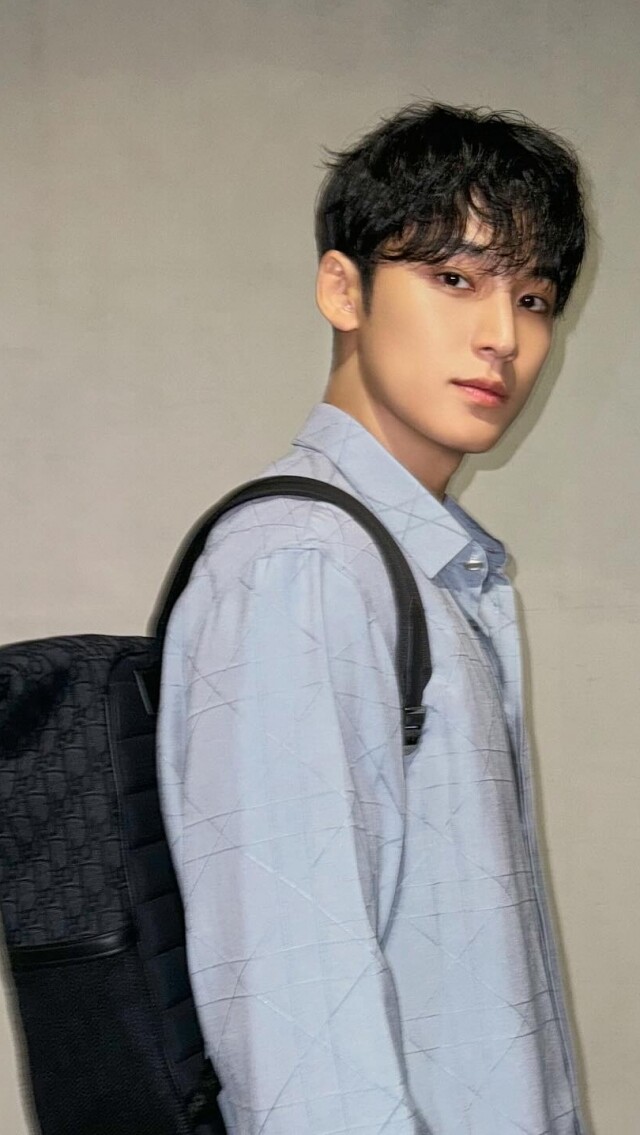 Seventeen金珉奎「小狗相」+肌肉身材成新一代廣告寵兒！IG「男友感」穿搭解構