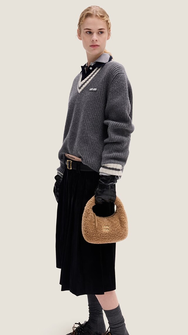 毛毛手袋出動！細數寒冬必備LV、Chanel、Diesel等12款手感柔軟的羊毛手袋推薦