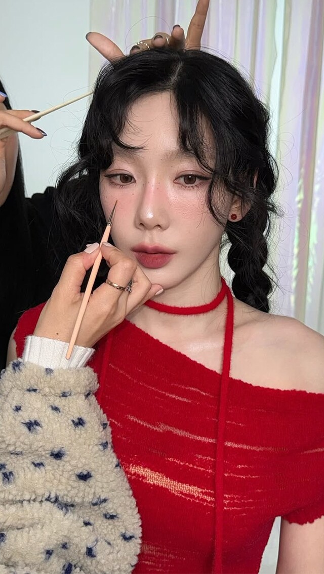 太妍愛用美妝香水清單公開！從奶油感胭脂到夏日防曬，竟然還有男士唇膏？