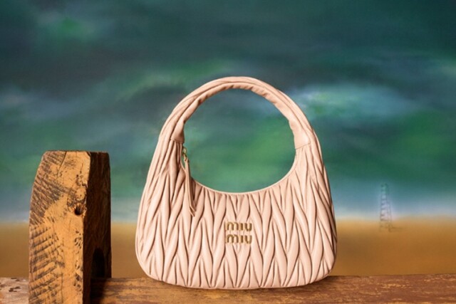 Pantone 2024大熱色Peach Fuzz出爐！跟上潮流入手Chloe、Alaia等12款「柔和桃色」手袋推介