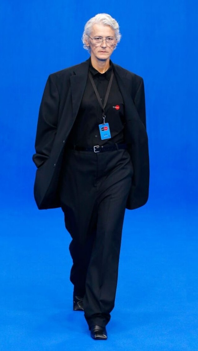 Balenciaga 2020春夏巴黎時裝騷：走進職場為主題的時裝騷！重新定義職場上的固有服裝