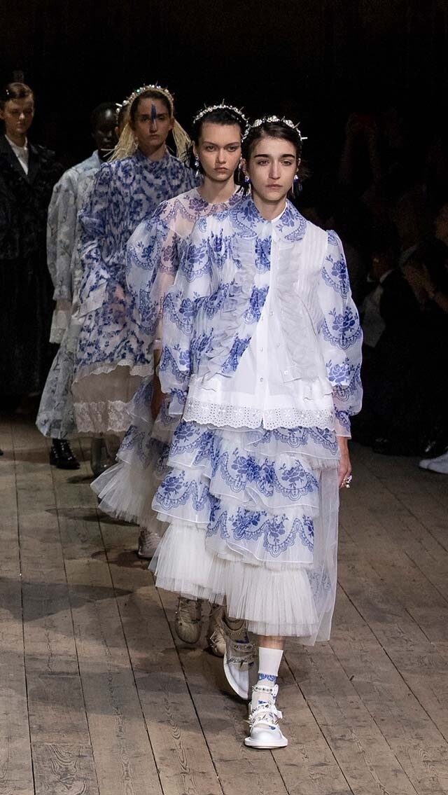 Simone Rocha 2020春夏倫敦時裝騷：以浪漫唯美設計講述愛爾蘭的傳統文化故事  
