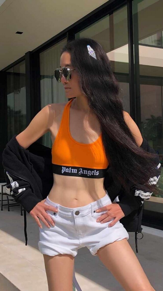 70歲Vera Wang騷馬甲線和逆天白滑美腿驚為天人！回顧婚紗女王的成名之路