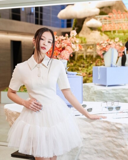 Jennie聯乘Gentle Monster推出「Jentle Garden」眼鏡系列：香港期間限定店有什麼焦點？