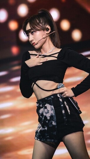 曾是口罩小姐和記者：倪安慈是試當真被低估的女成員！阿慈的鄰家女孩和性感穿搭