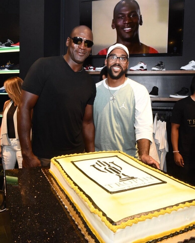 Marcus Jordan 是Michael Jordan的大兒子，曾就讀於美國最享負盛名的籃球高中之一 ——Whitney Young High School，大學時期亦入選在學校籃球隊，本以為他會跟隨父親當籃球員，但他在2010年幫助球隊進入了NCAA錦標賽。