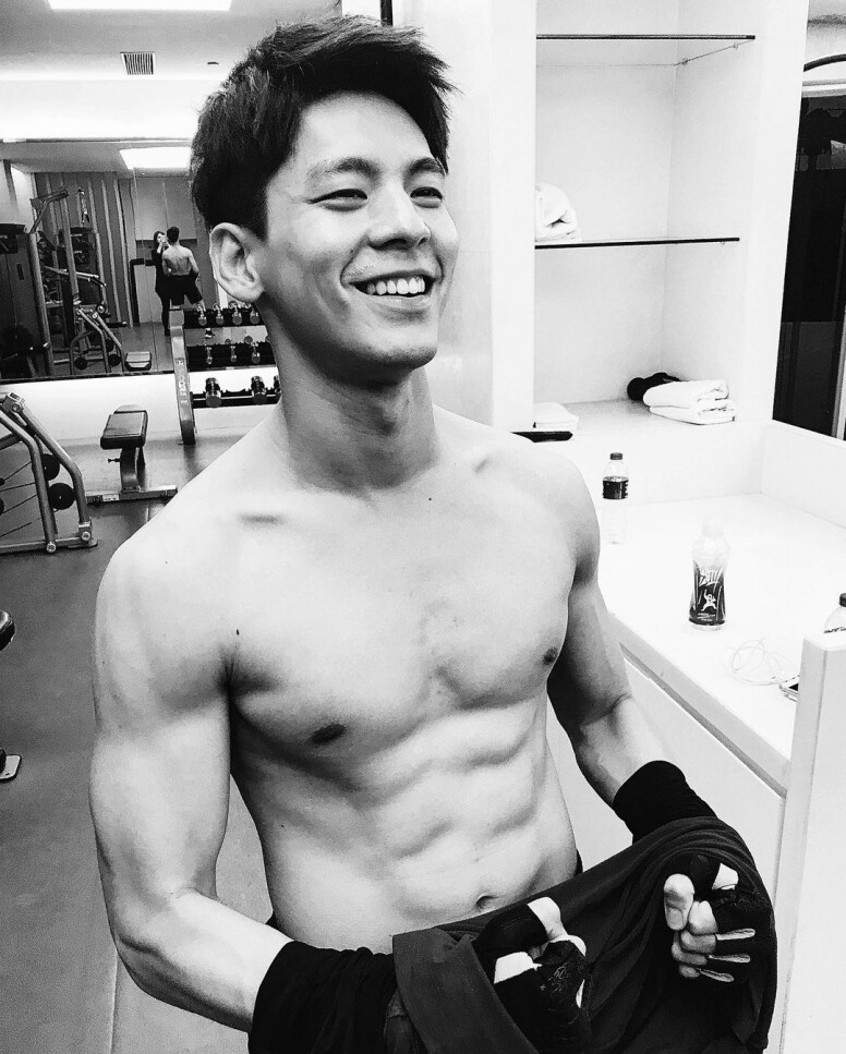 《關於我和鬼變成家人的那件事》林栢宏私下爆肌好身材！精壯二頭肌、厚實胸肌 健身方法大公開！