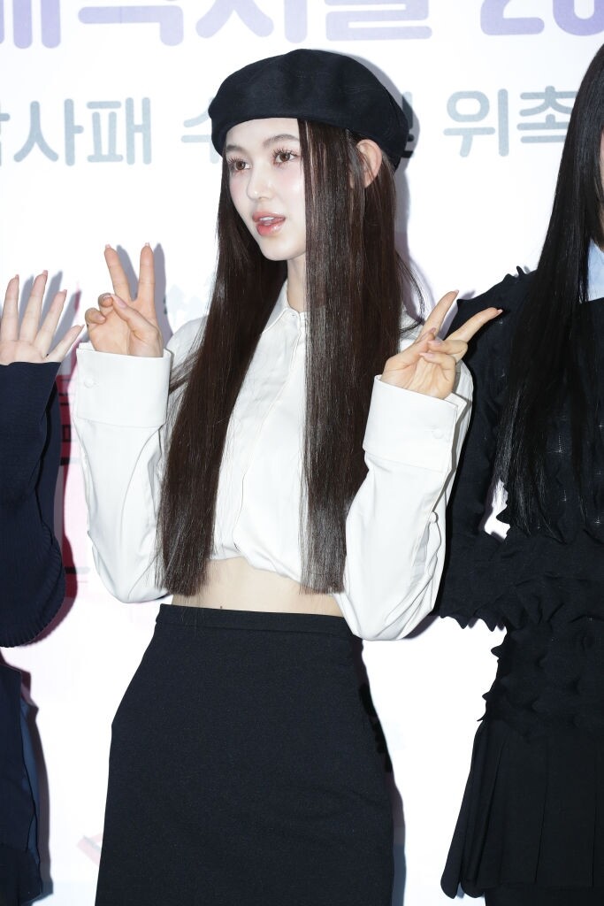 NewJeans Danielle穿搭充滿甜美氣息，台下萬人大合唱 Lollapalooza音樂節的青春朝氣