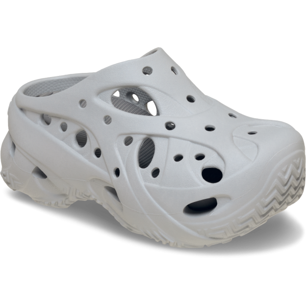 Simone Rocha x Crocs全新聯乘系列必搶!夏天雨天必備洞洞鞋、女生顯高學厚底Crocs穿搭靈感 Simone Rocha x Crocs全新聯乘系列必搶!夏天雨天必備洞洞鞋、女生顯高學厚底Crocs穿搭靈感