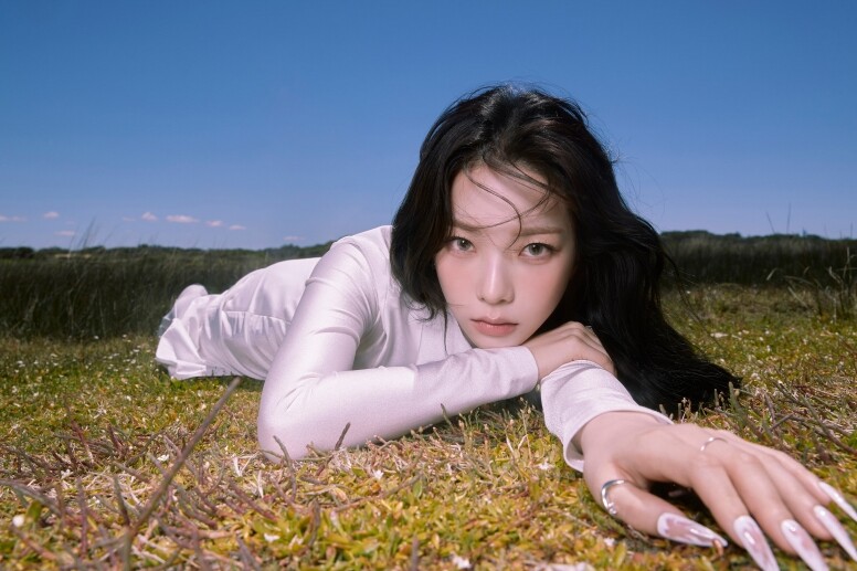 解構「靚過AI」Z世代女神Karina的私服穿搭