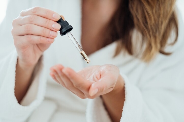 林醫生指出，透明質酸主要改善缺水、暗啞及乾紋問題，但不同分子大小的