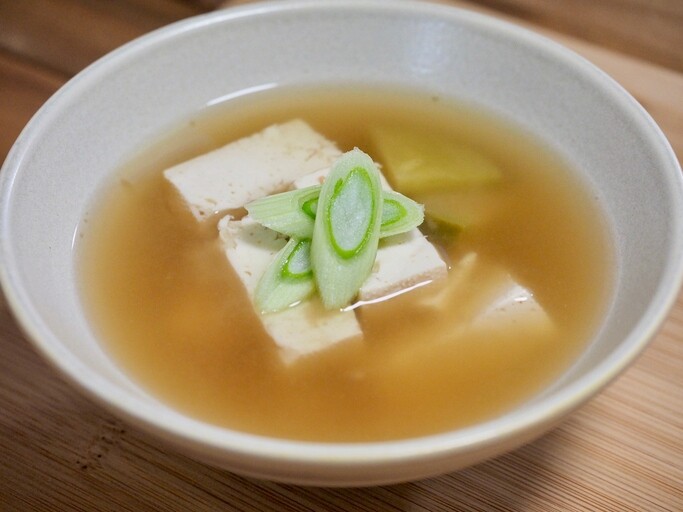 苦瓜湯食譜！苦瓜功效排骨湯清熱降火！苦瓜可以加什麼煮湯？