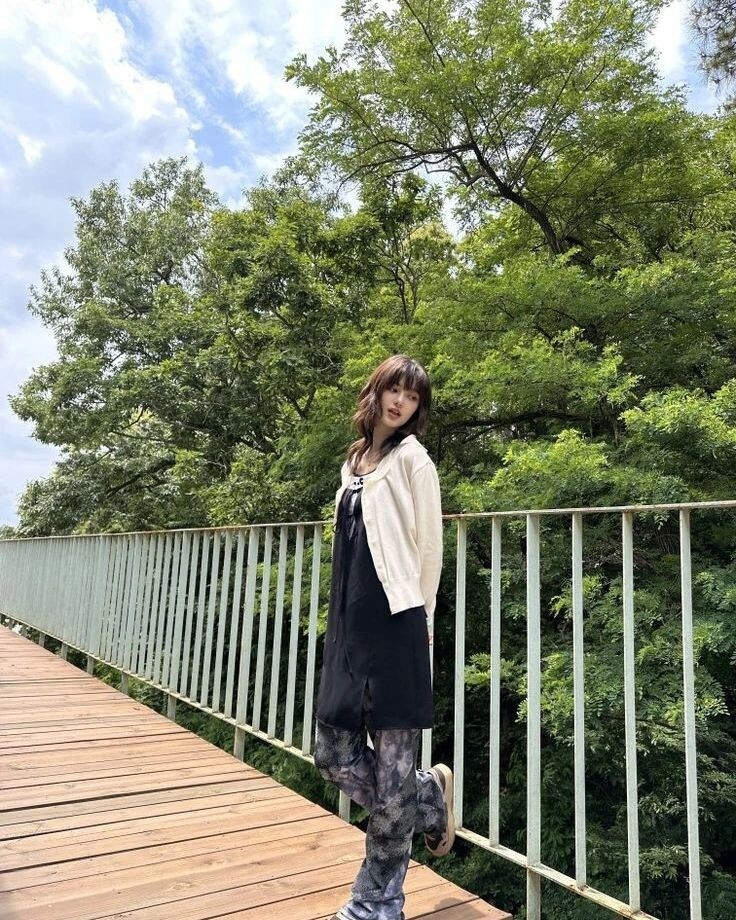 NewJeans Danielle穿搭充滿甜美氣息,台下萬人大合唱 Lollapalooza音樂節的青春朝氣 NewJeans Danielle穿搭充滿甜美氣息,台下萬人大合唱 Lollapalooza音樂節的青春朝氣