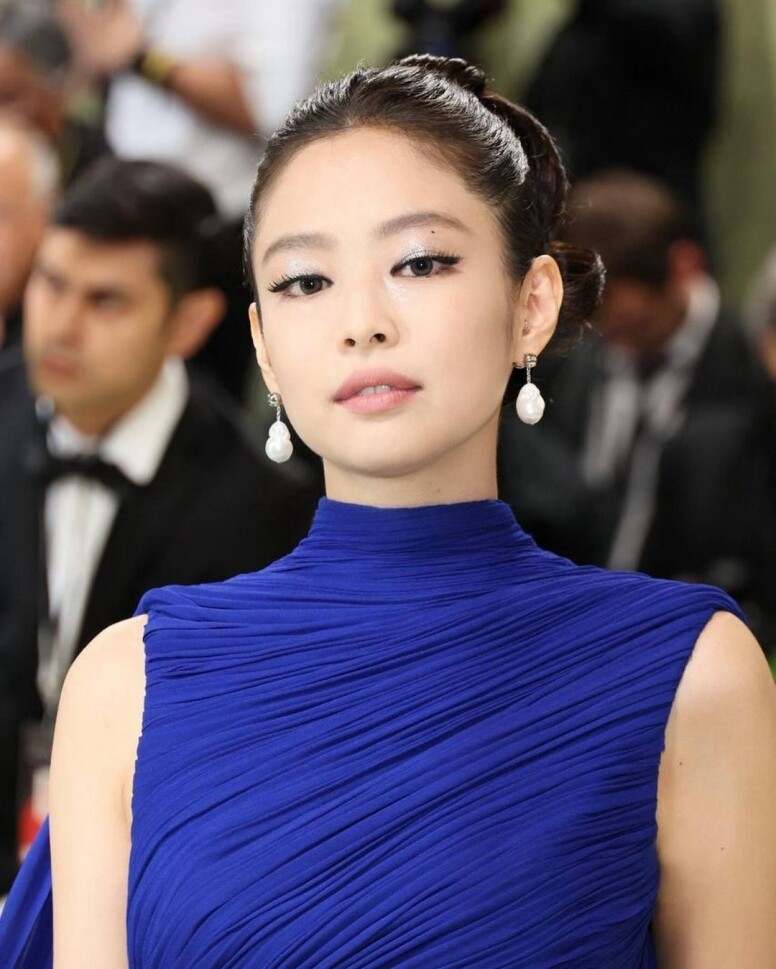 2024眼妝趨勢！韓星流行清新藍色眼影範本！一覽藍色眼影畫法及推薦
