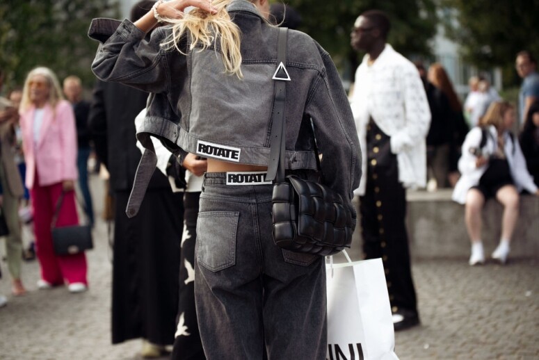 手袋也能終生保養？Bottega Veneta 推出此計劃為了迎戰Daniel Lee入主Burberry後的新時代？ ELLE HK