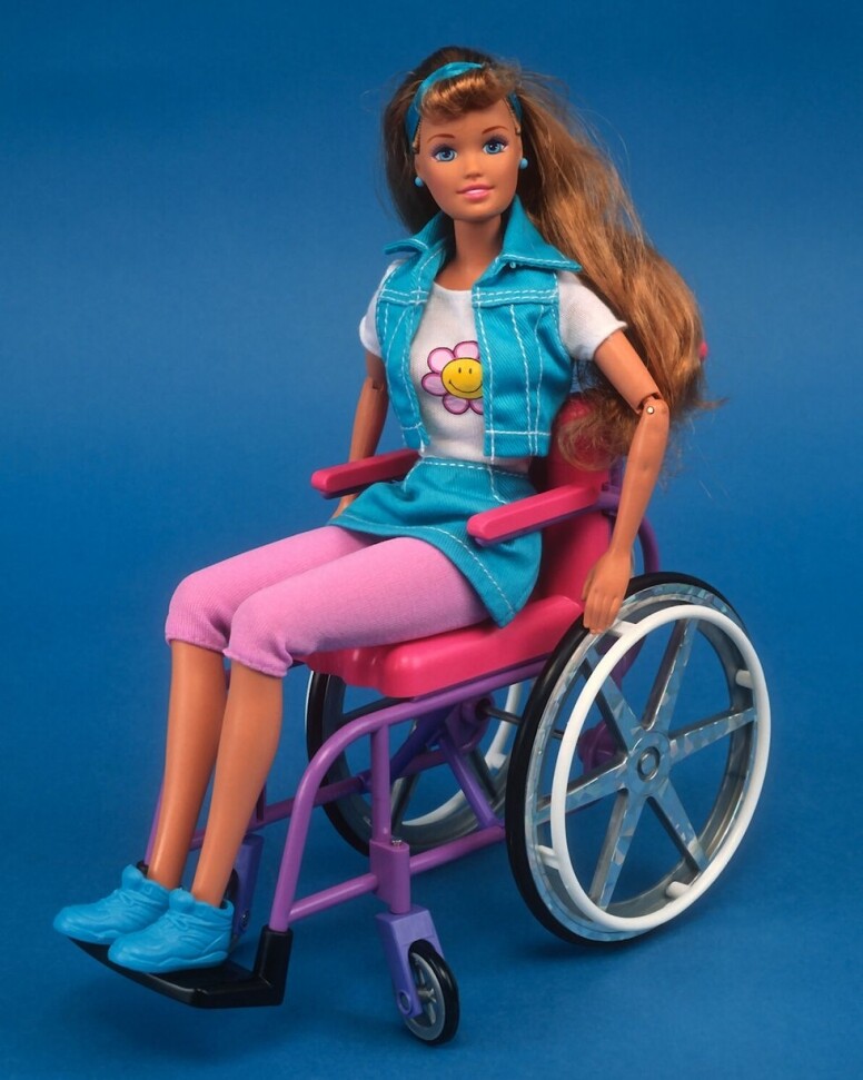 《﻿Barbie》芭比電影幕後冷知識揭密！Margot Robbie泳衣藏玄機、致敬90年代Chanel