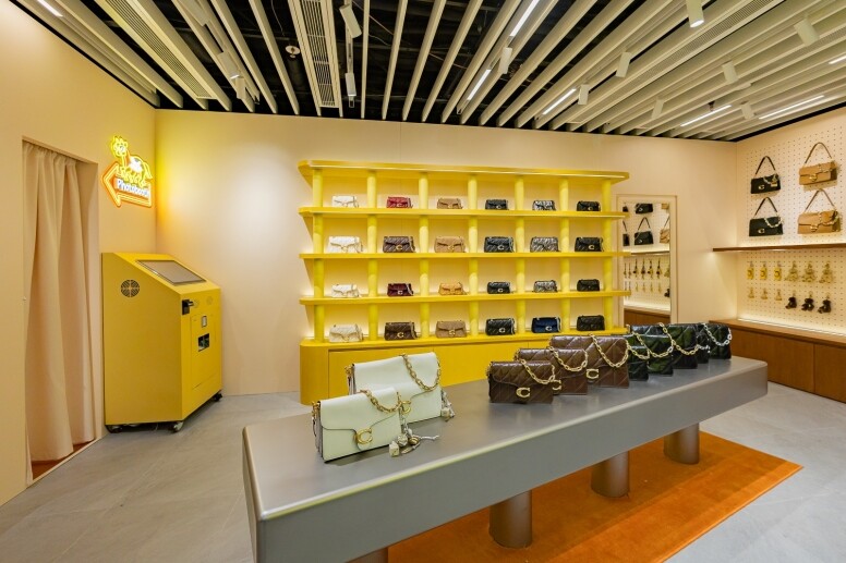 COACH BeyondNeon期間限定店登陸崇光百貨 霓虹閃耀節日光彩