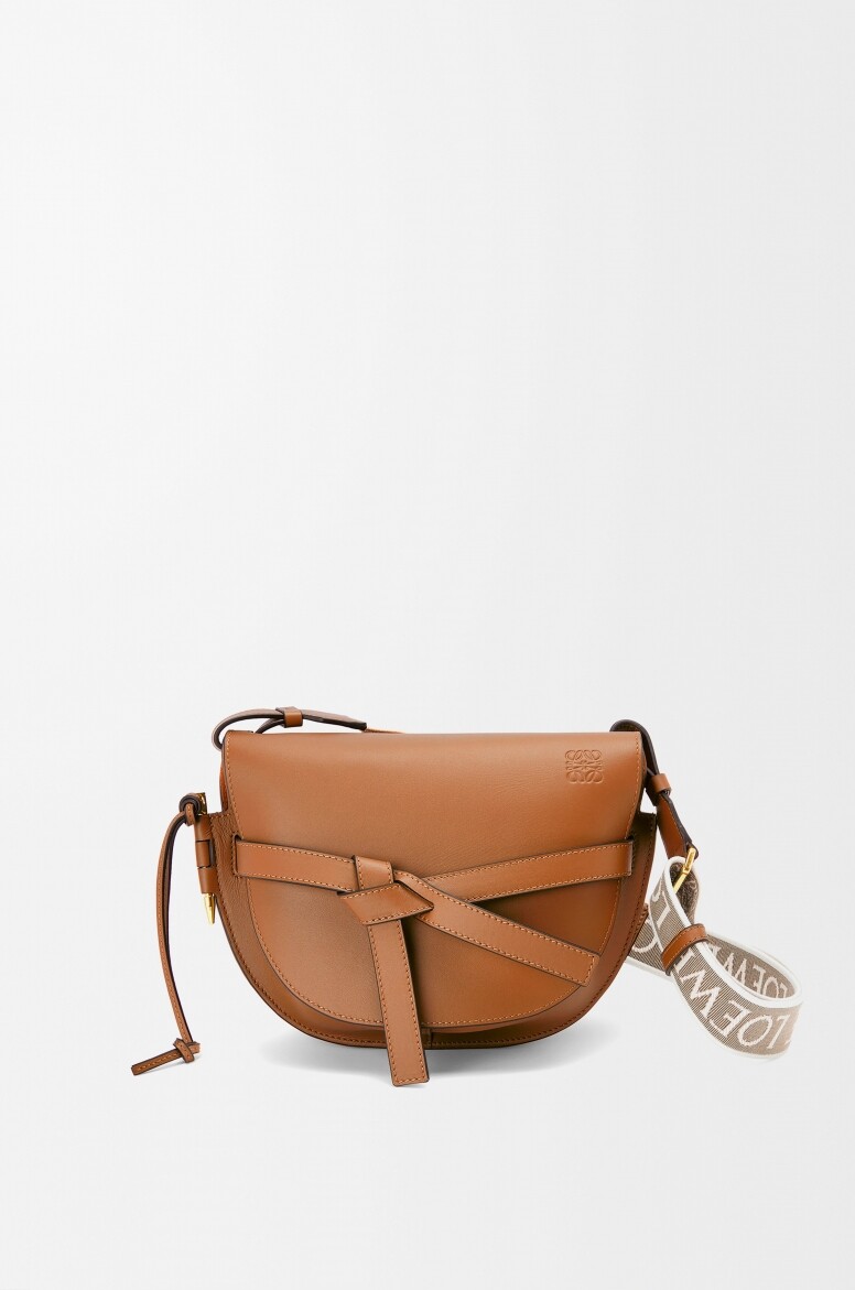 Loewe的創意掌舵人Jonathan Anderson確認離任，盤點品牌經典手袋！