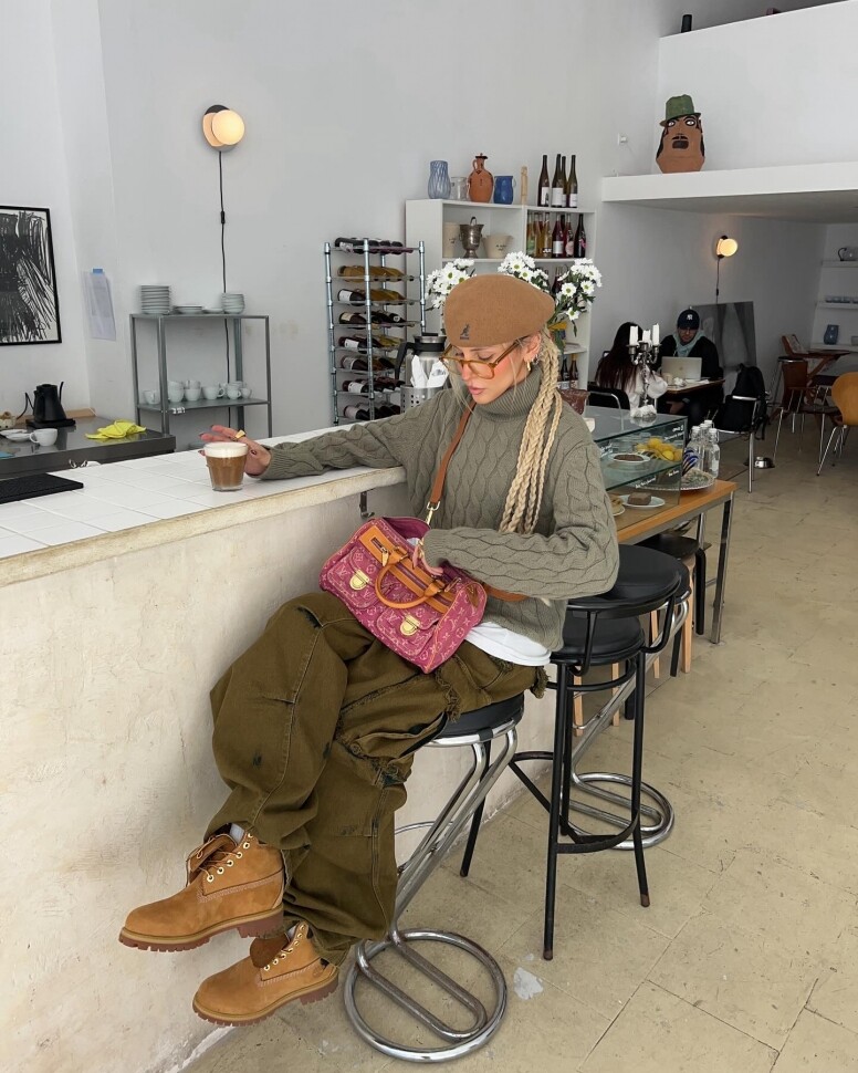 長臉女生 - 高領臉長的女生最大問題是如何顯得溫婉，因為長臉的氣勢是