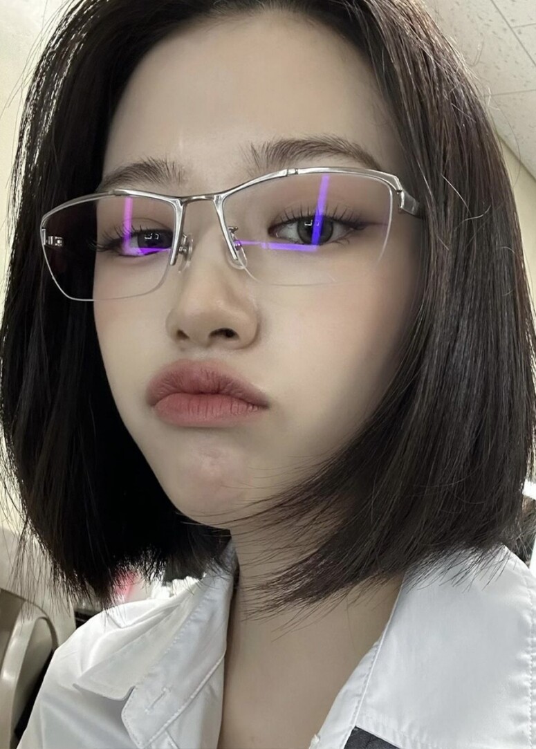 精緻眼鏡妝容技巧｜趕上無鏡框眼鏡熱潮8個技巧化出自然上班眼鏡妝