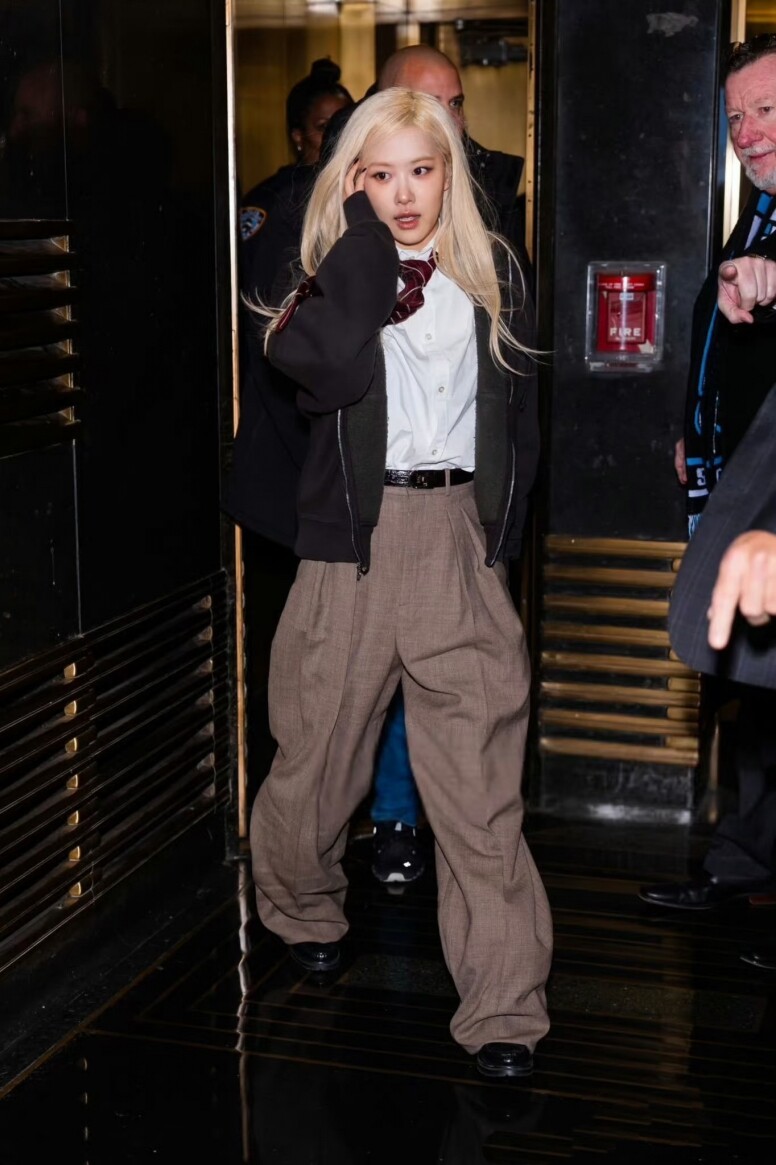 Rosé、歐陽娜娜紛紛帶起Necktie Girl風潮，2025最熱賣配飾原來是「領帶」？